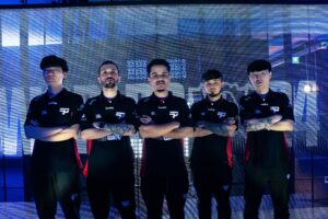 jogadores da paiN Gaming posando para foto no Mundial de LoL