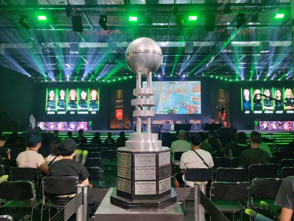 foto do troféu do Monster Energy BGS Esports – Feminino 2024