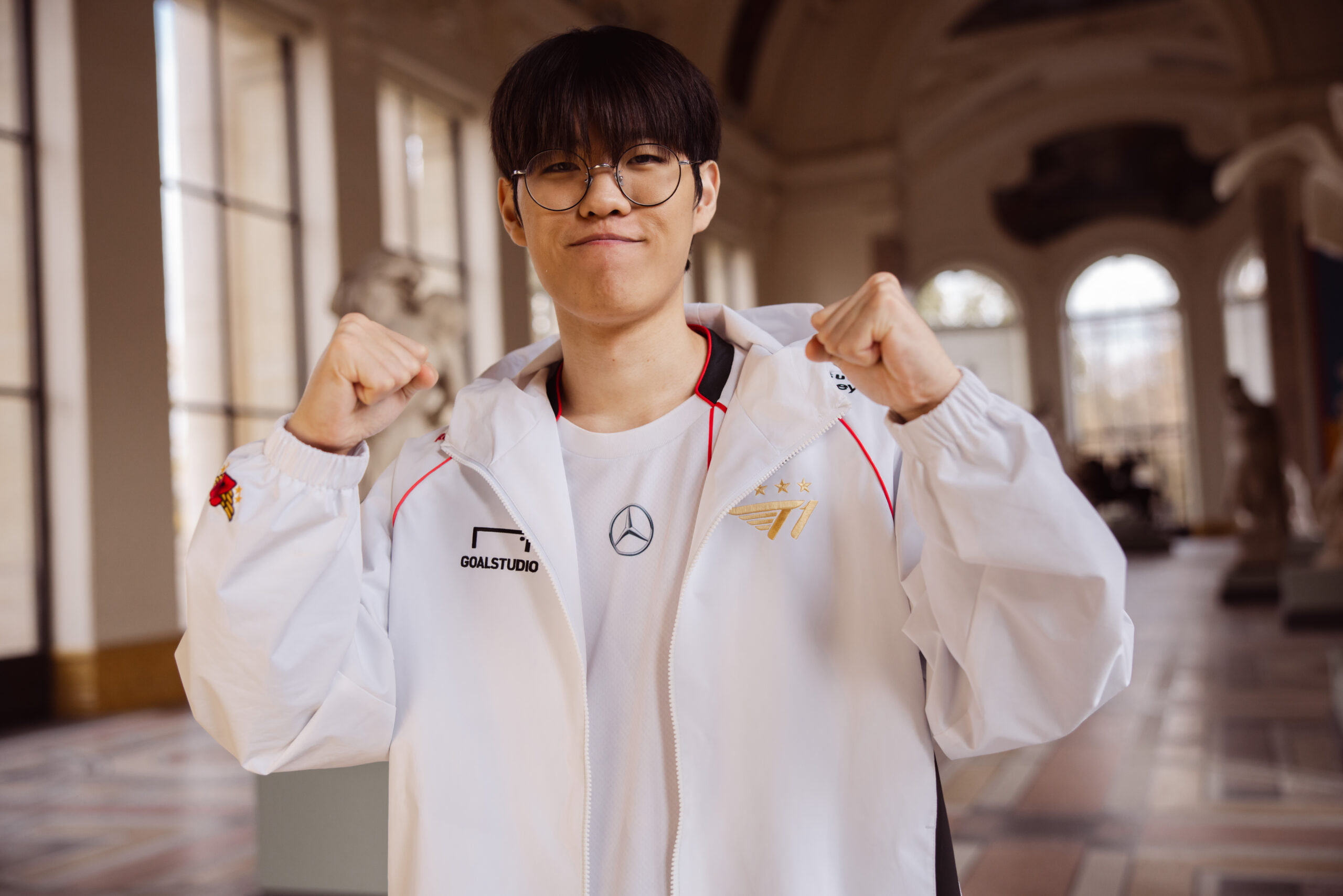 Oner da T1 posando para foto em media day do Worlds 2024