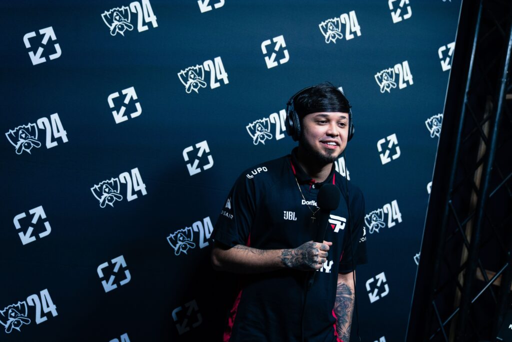 ADC da paiN Gaming, TitaN em entrevista no Worlds de League of Legends