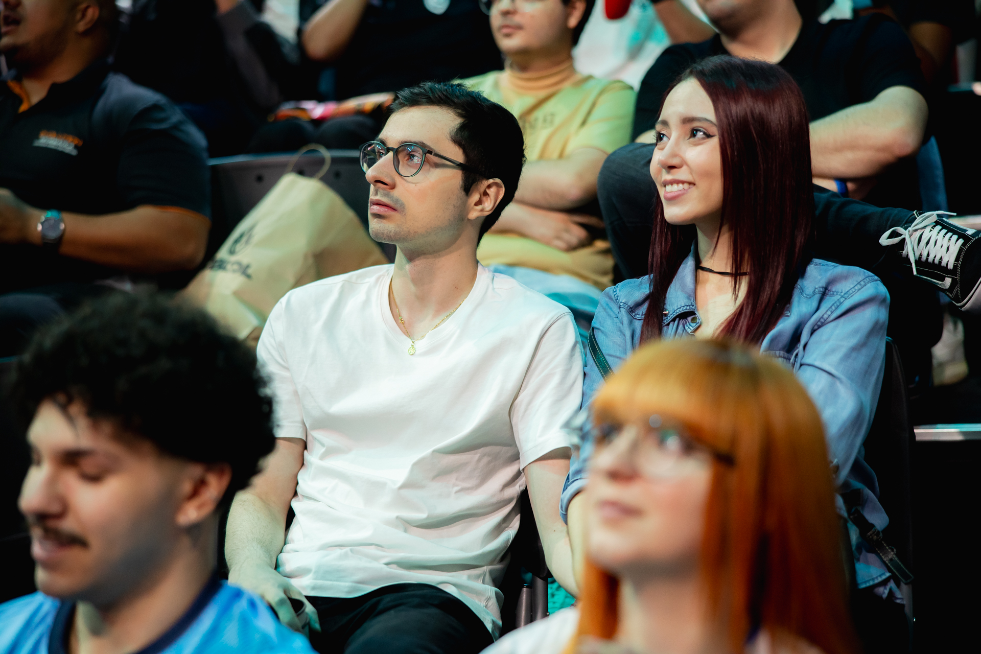 Shini na arquibancada da Arena CBLOL acompanhando a grande final da Ignis Cup