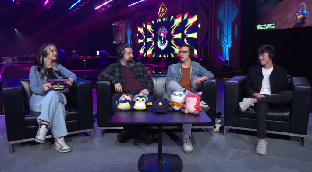 casters durante a transmissão do torneio de TFT